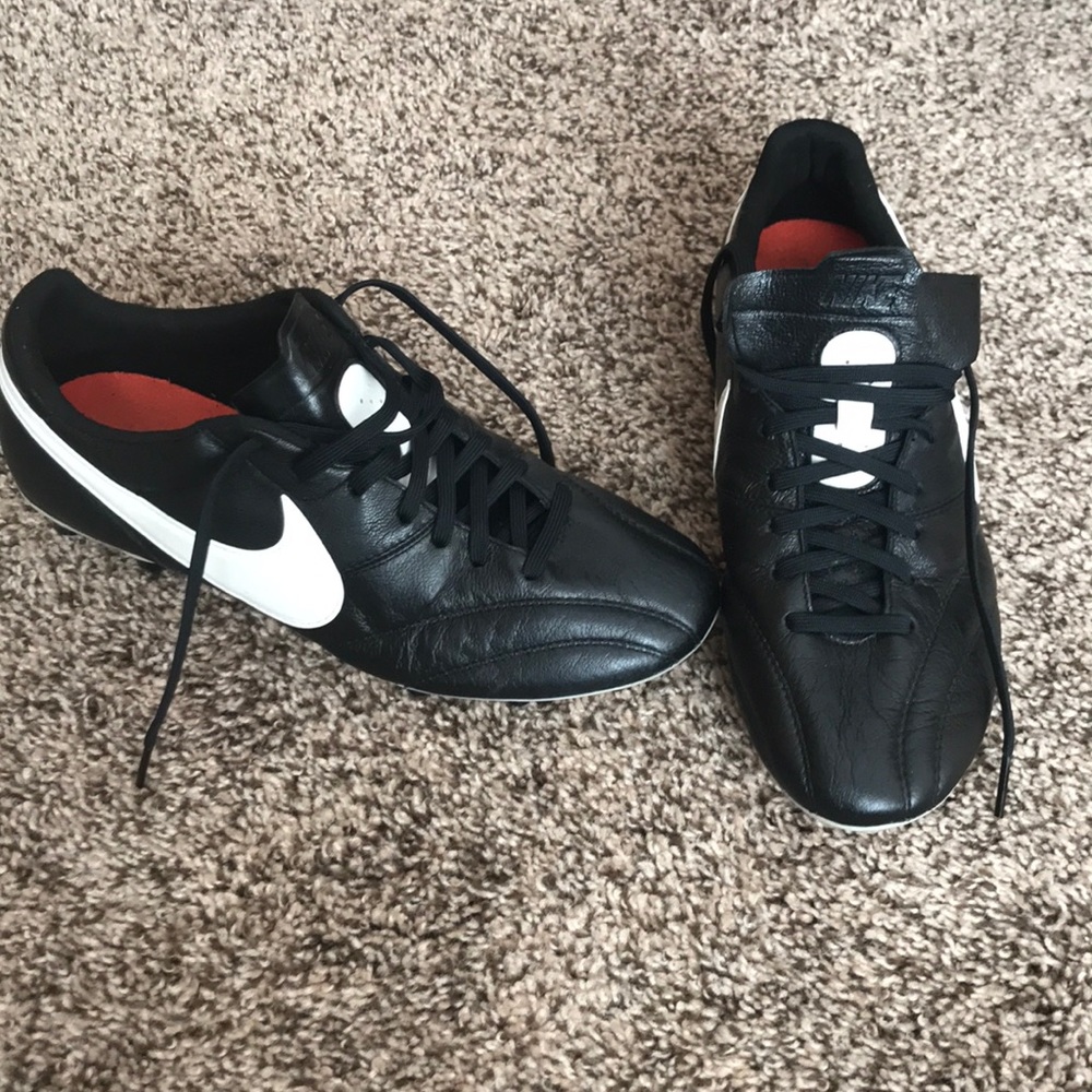Nike Premier FG | Firm Ground Cleats
Black/White